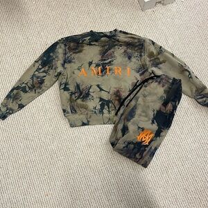 Amiri Tie Dye Crew
Sweatshirt & Sweat pants